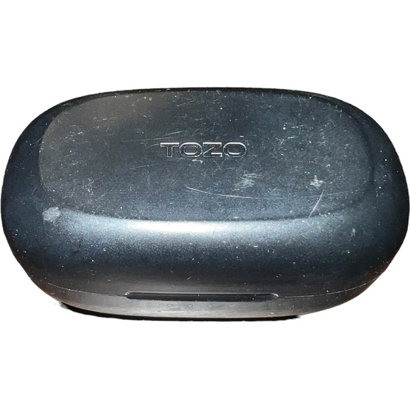 Bluetooth earbuds with charging case - Picture 2 of 3